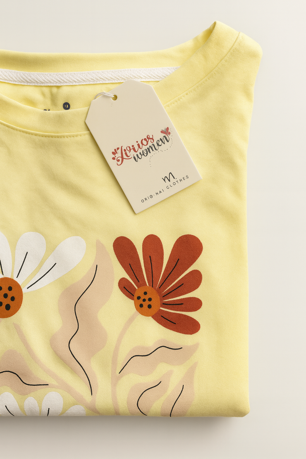 Camiseta estampado cuadro de flores manga corta